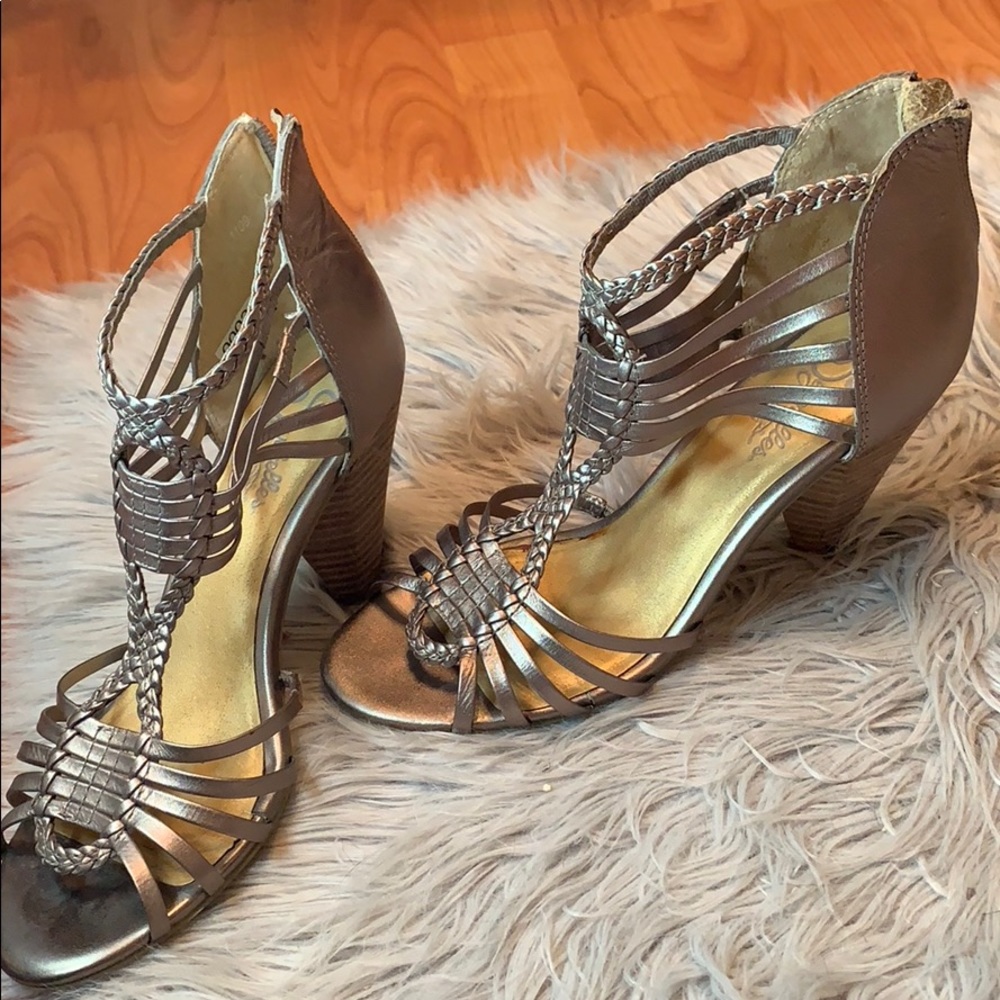 Shoes - Picture 3 of 4